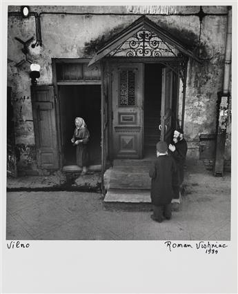 ROMAN VISHNIAC (1897-1990) A group of 9 street photographs, both larger scenes and portraits, depicting Jewish life in Poland.